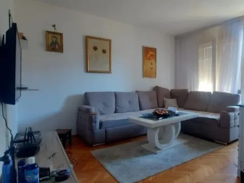 Prodaja, trosoban stan, 68m², Centar, Nikšić - image 1