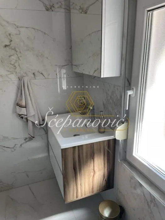 Prodaja, kuća, 280m², Sremska Kamenica, Petrovaradin