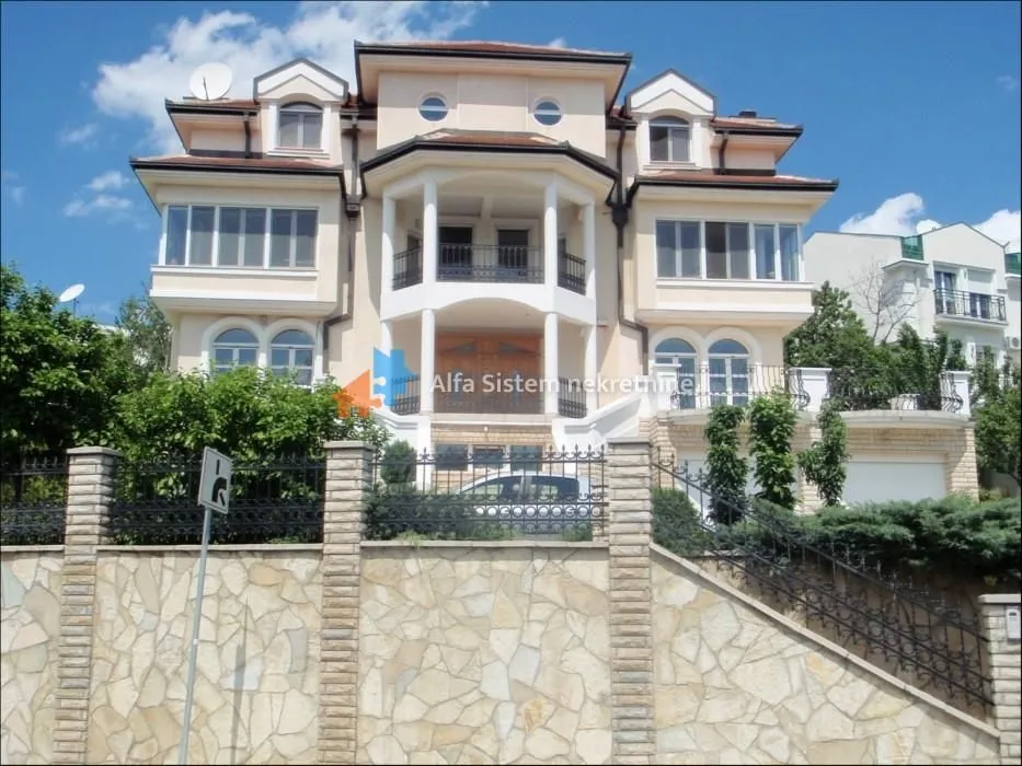 Rent, four bedroom apartment, 250m², Savski Venac, Beograd