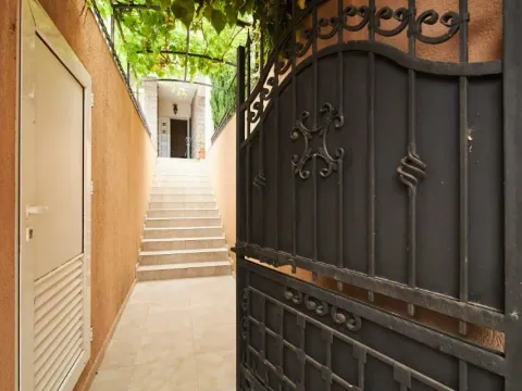 Prodaja, kuća, 400m², Bečići, Budva - image 28