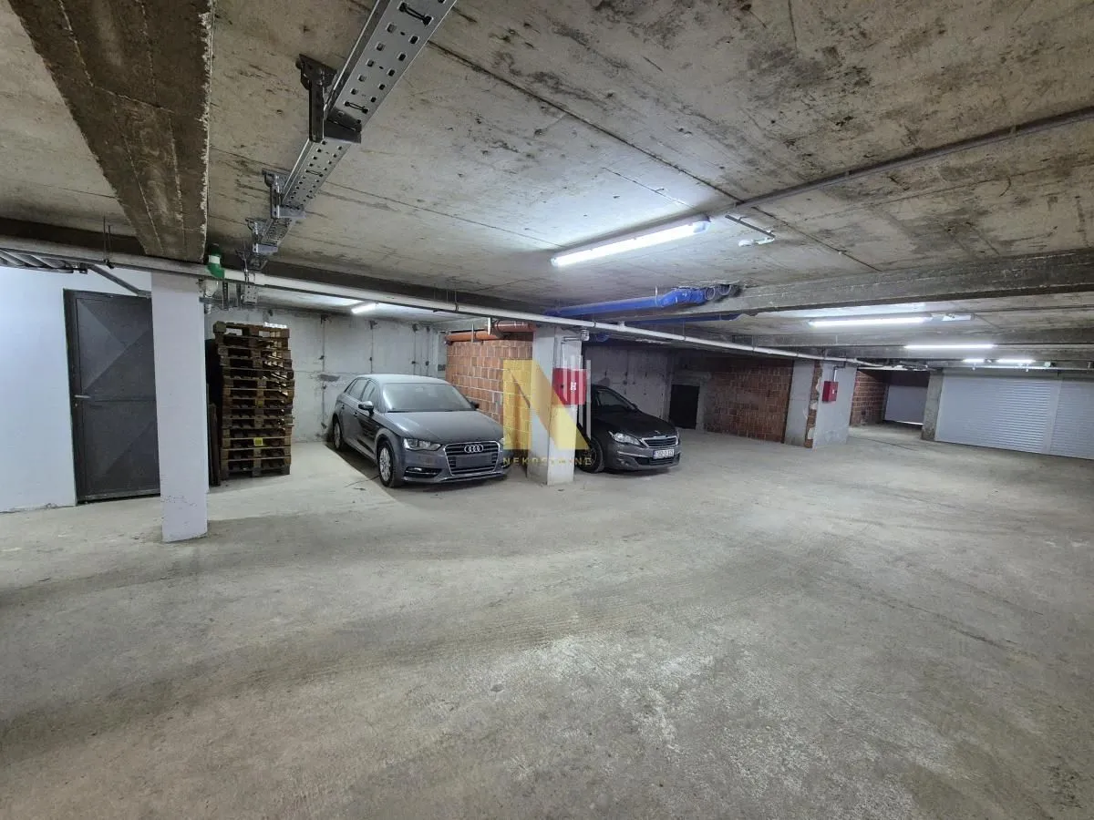 Rent, office space, 650m², Stari Majur, Petrovaradin