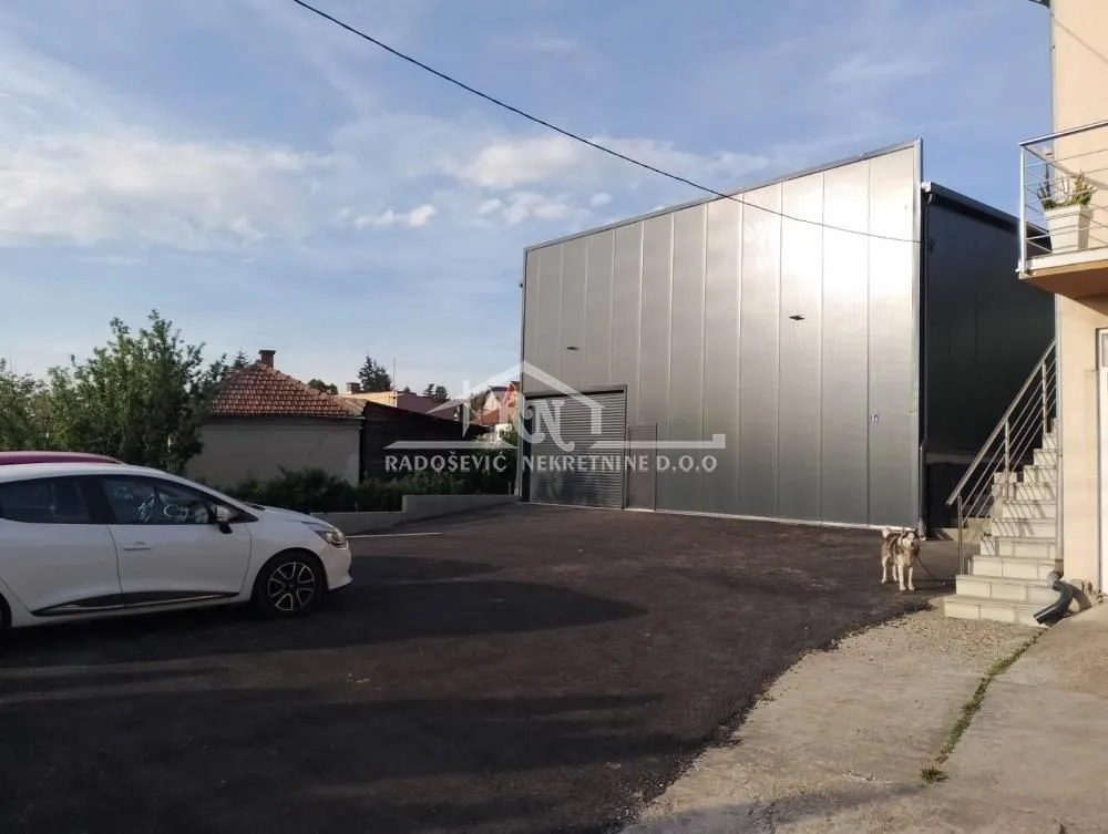 Rent, office space, 192m², Resnik, Beograd