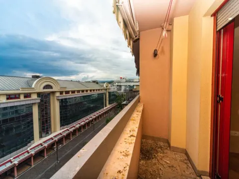 Prodaja, četvorosoban stan, 355m², Preko Morače, Podgorica - image 5