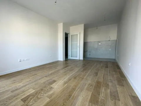 Izdavanje, poslovni prostor, 43m², Central Point, Podgorica - image 2