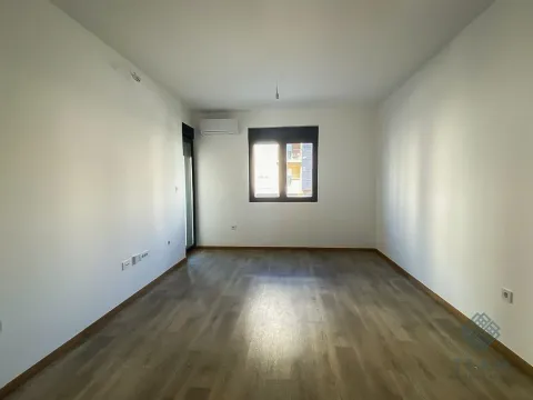 Izdavanje, poslovni prostor, 53m², City Kvart, Podgorica - image 2