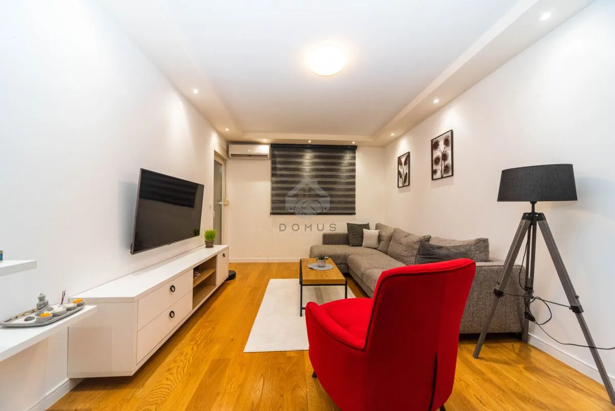 Izdavanje, dvosoban stan, 70m², Central Point, Podgorica