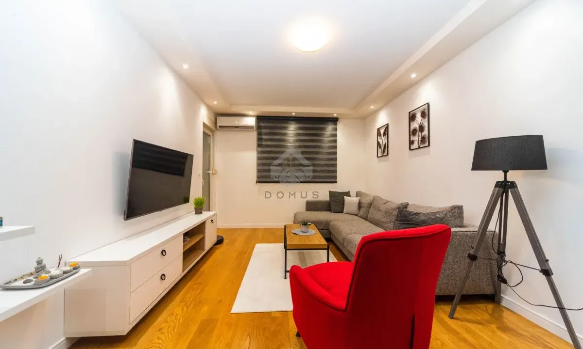 Izdavanje, dvosoban stan, 70m², Central Point, Podgorica