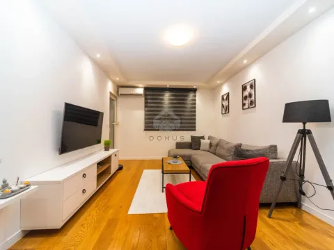 Izdavanje, dvosoban stan, 70m², Central Point, Podgorica - image 1