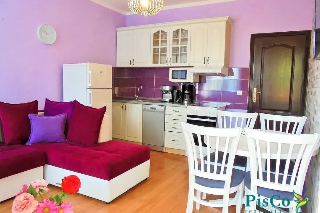 Izdavanje, dvosoban stan, 72m², Tivat, Crna Gora