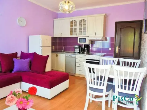 Izdavanje, dvosoban stan, 72m², Tivat, Crna Gora - image 1