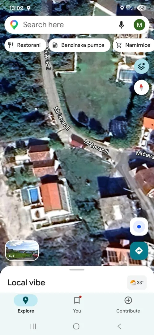 Satelitski prikaz lokacije i okoline na mapi.