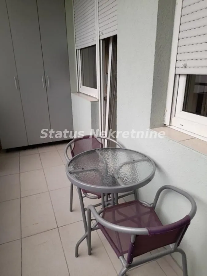 Izdavanje, trosoban stan, 60m², Centar, Novi Sad