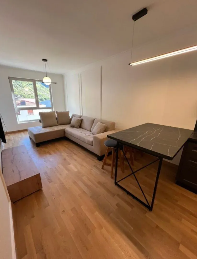 Izdavanje, jednosoban stan, 43m², Bečići, Budva