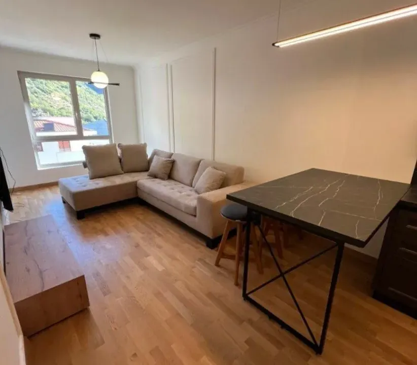 Izdavanje, jednosoban stan, 43m², Bečići, Budva