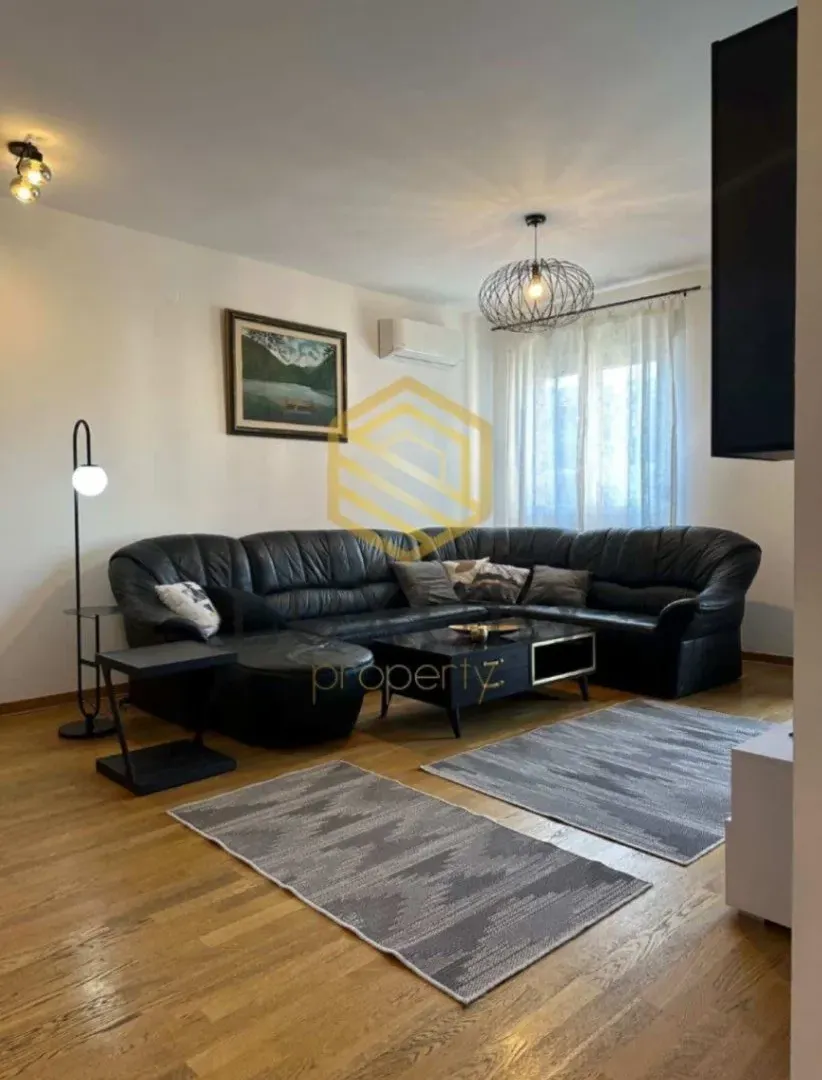 Izdavanje, dvosoban stan, 64m², City Kvart, Podgorica