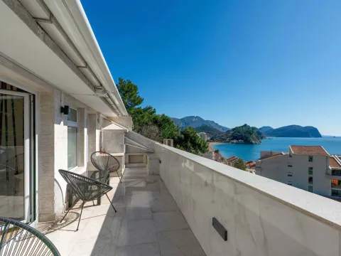 Sale, two bedroom apartment, 81m², Petrovac, Budva - image 1
