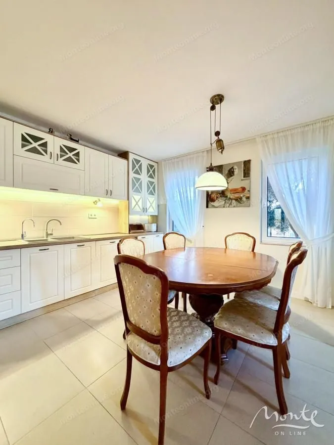 Prodaja, trosoban stan, 122m², Petrovac, Budva