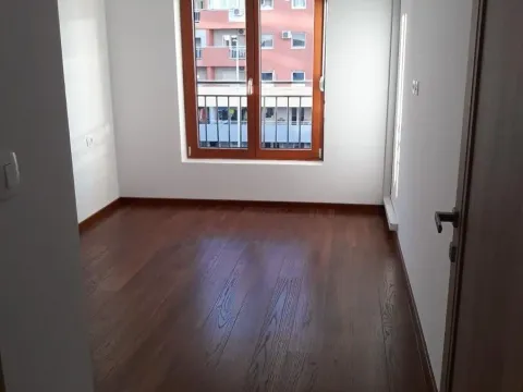 Izdavanje, dvosoban stan, 68m², Master Kvart, Podgorica - image 4