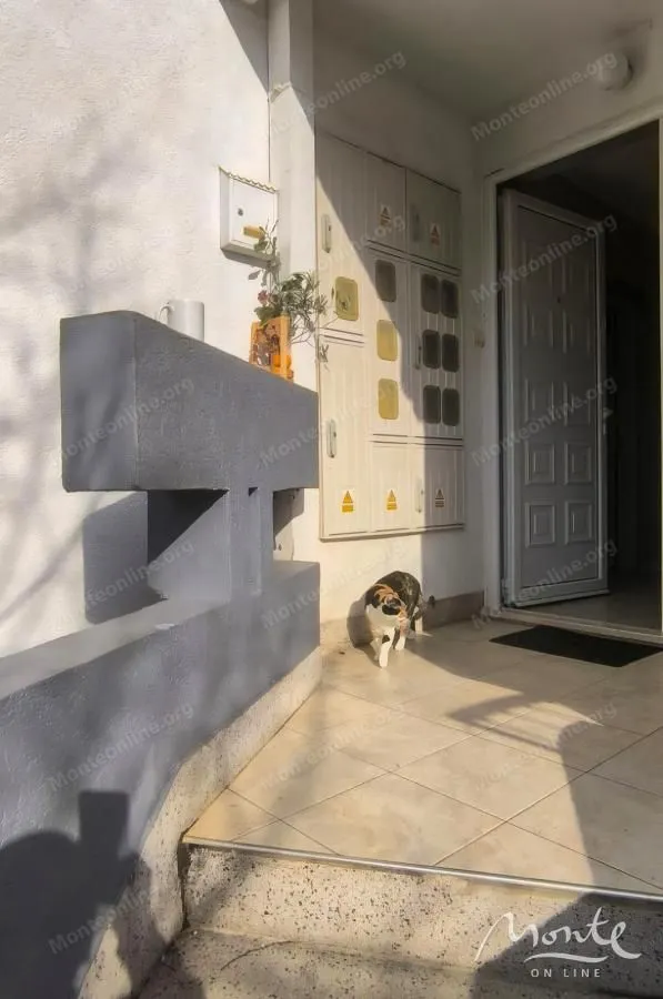 Prodaja, dvosoban stan, 54m², Dobrota, Kotor