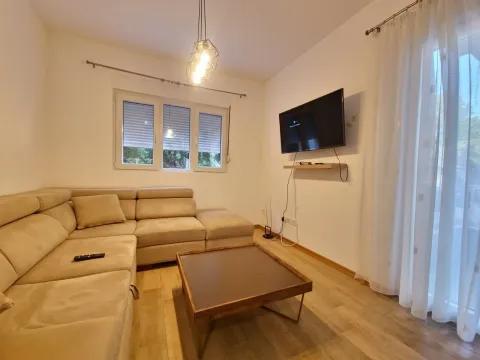 Rent, one bedroom apartment, 40m², Budva, Crna Gora - image 2