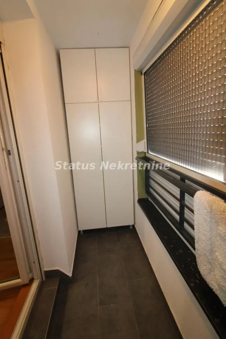 Izdavanje, garsonjera, 24m², Centar, Novi Sad
