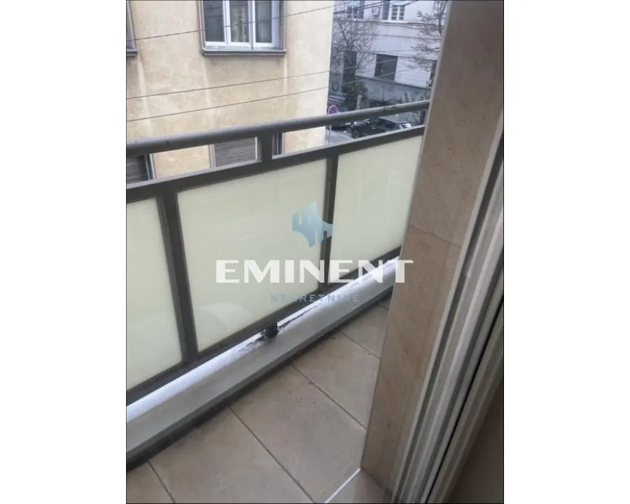 Izdavanje, dvosoban stan, 50m², Vračar Sve Podlokacije, Beograd