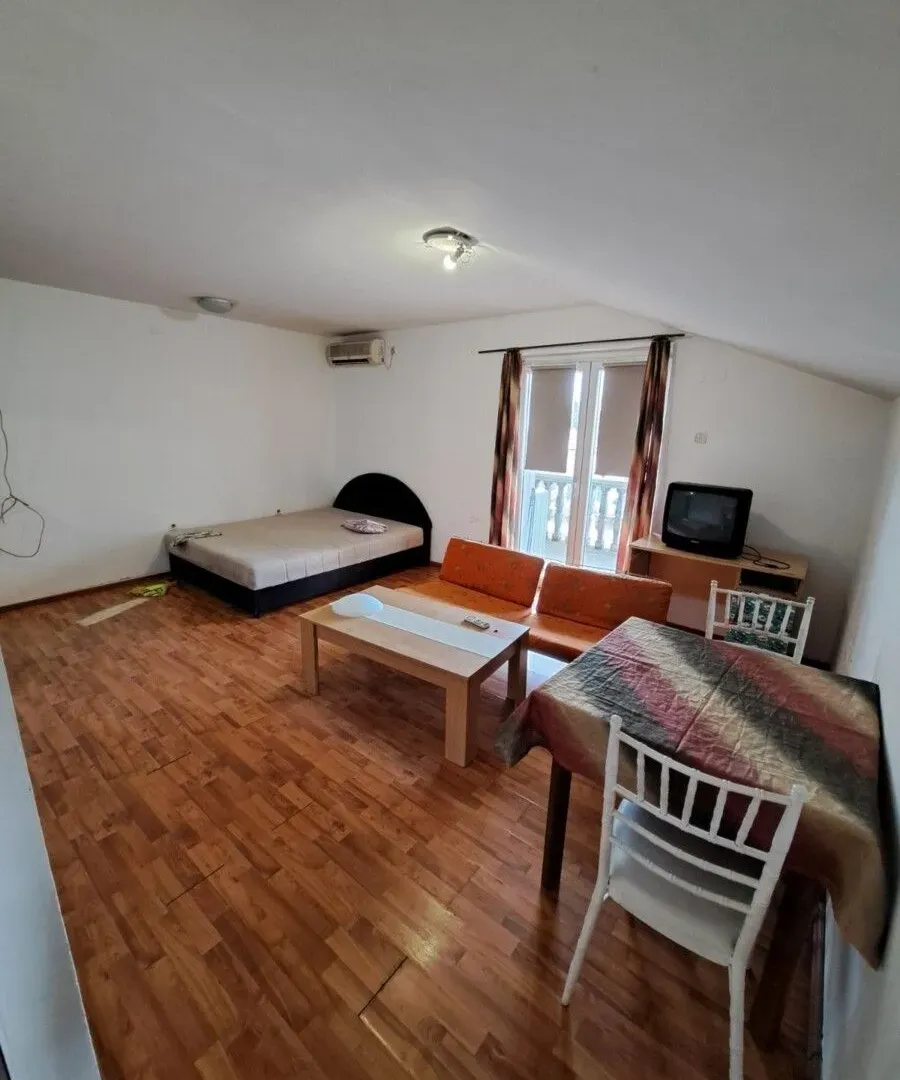 Izdavanje, stan, 36m², Blok 9, Podgorica