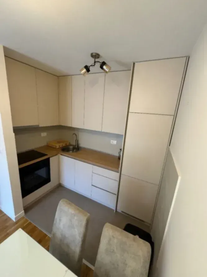 Izdavanje, jednosoban stan, 45m², Pobrežje, Podgorica