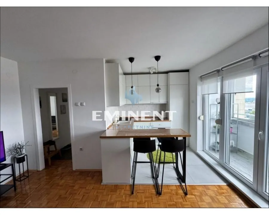 Izdavanje, trosoban stan, 60m², Savski Venac, Beograd