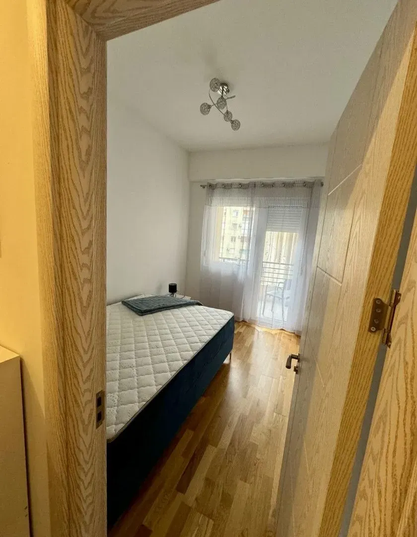 Izdavanje, trosoban stan, 74m², Ljubović, Podgorica