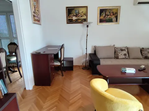 Izdavanje, jednosoban stan, 58m², Centar, Podgorica - image 2