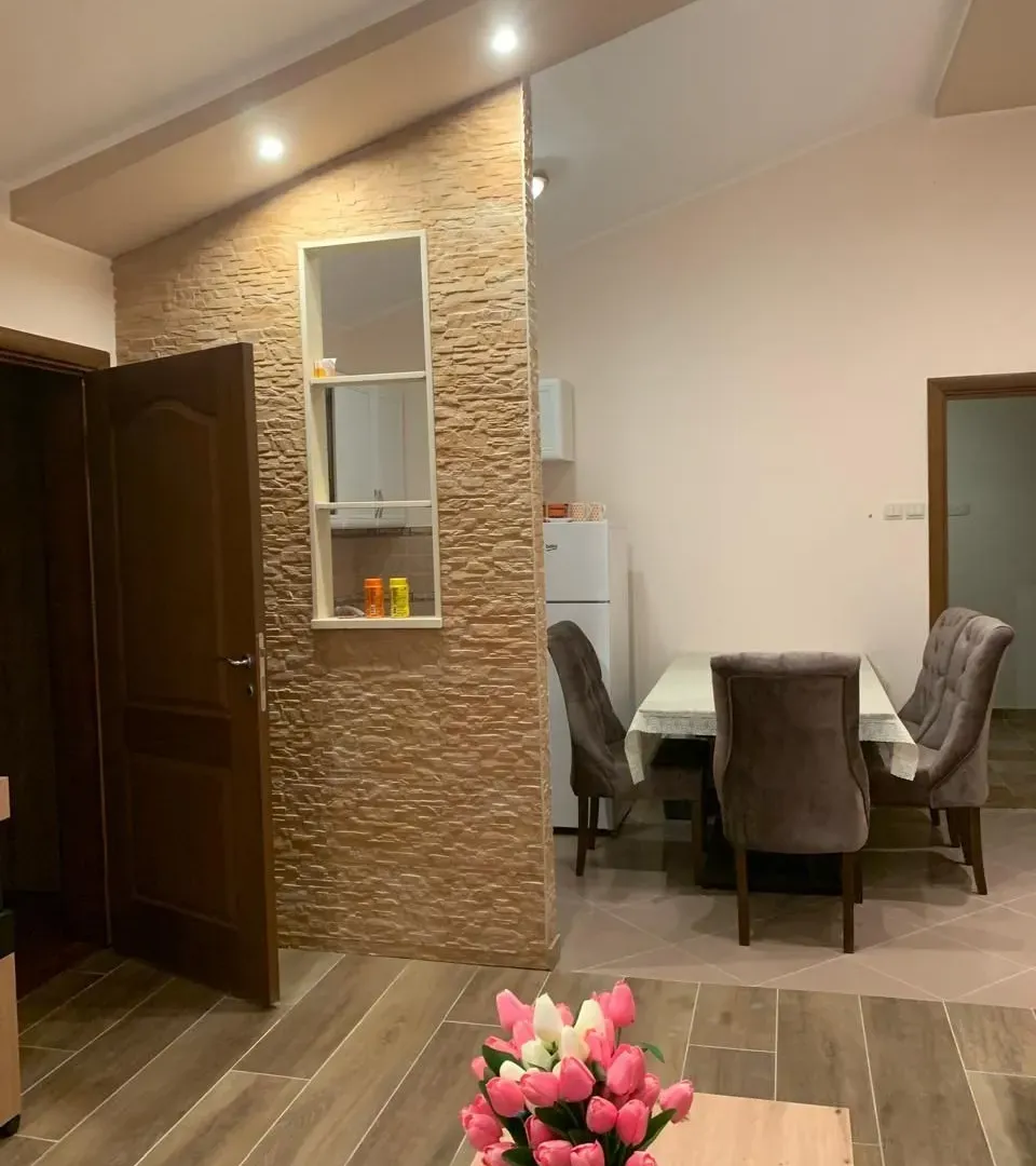 Rent, two bedroom apartment, 73m², Bečići, Budva