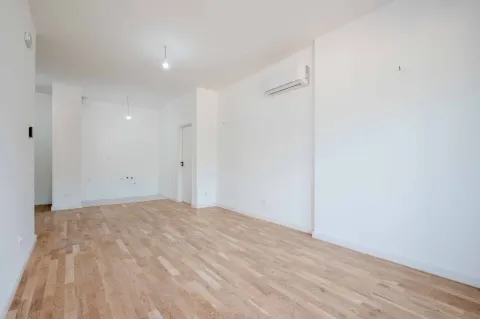 Prodaja, dvosoban stan, 65m², Centar, Bar - image 5