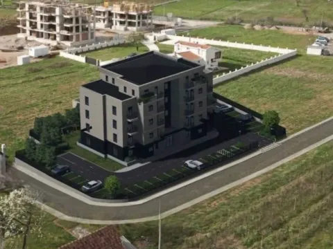 Prodaja, trosoban stan, 88m², Tološi, Podgorica - image 1