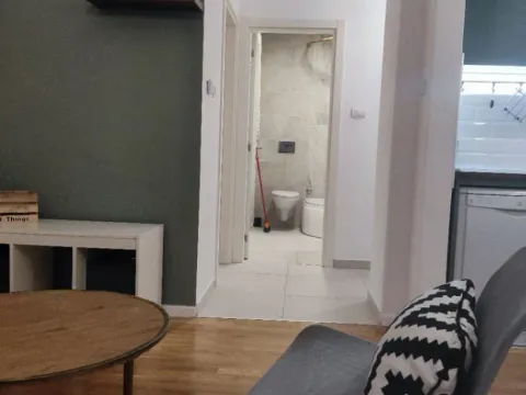 Izdavanje, dvosoban stan, 40m², Salajka, Novi Sad Sve Podlokacije