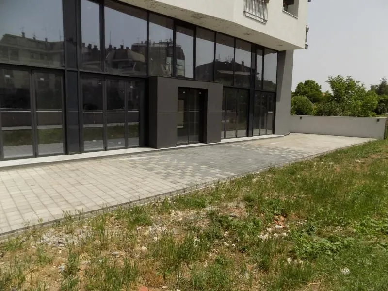 Izdavanje, poslovni prostor, 256m², Paraćin, Srbija