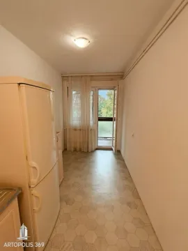 Manja kuhinja sa frižiderom i izlazom na terasu. - image 12