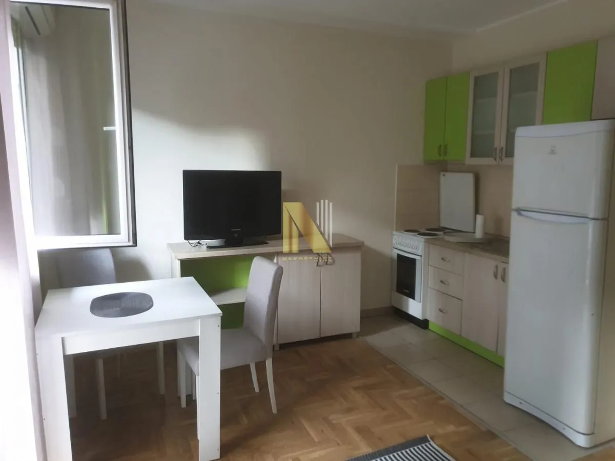 Izdavanje, garsonjera, 31m², Bulevar Evrope, Novi Sad Sve Podlokacije