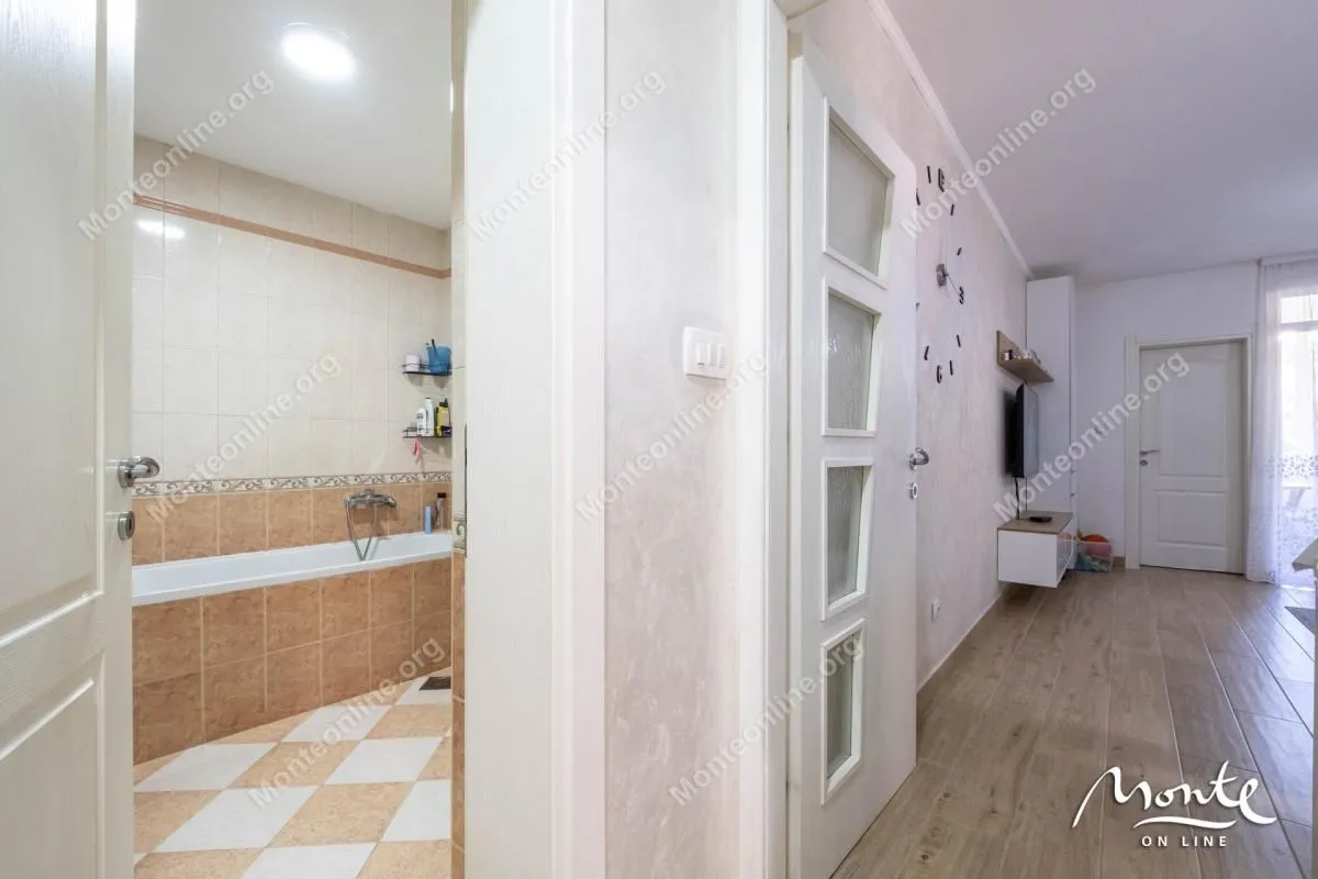 Prodaja, dvosoban stan, 48m², Dobrota, Kotor