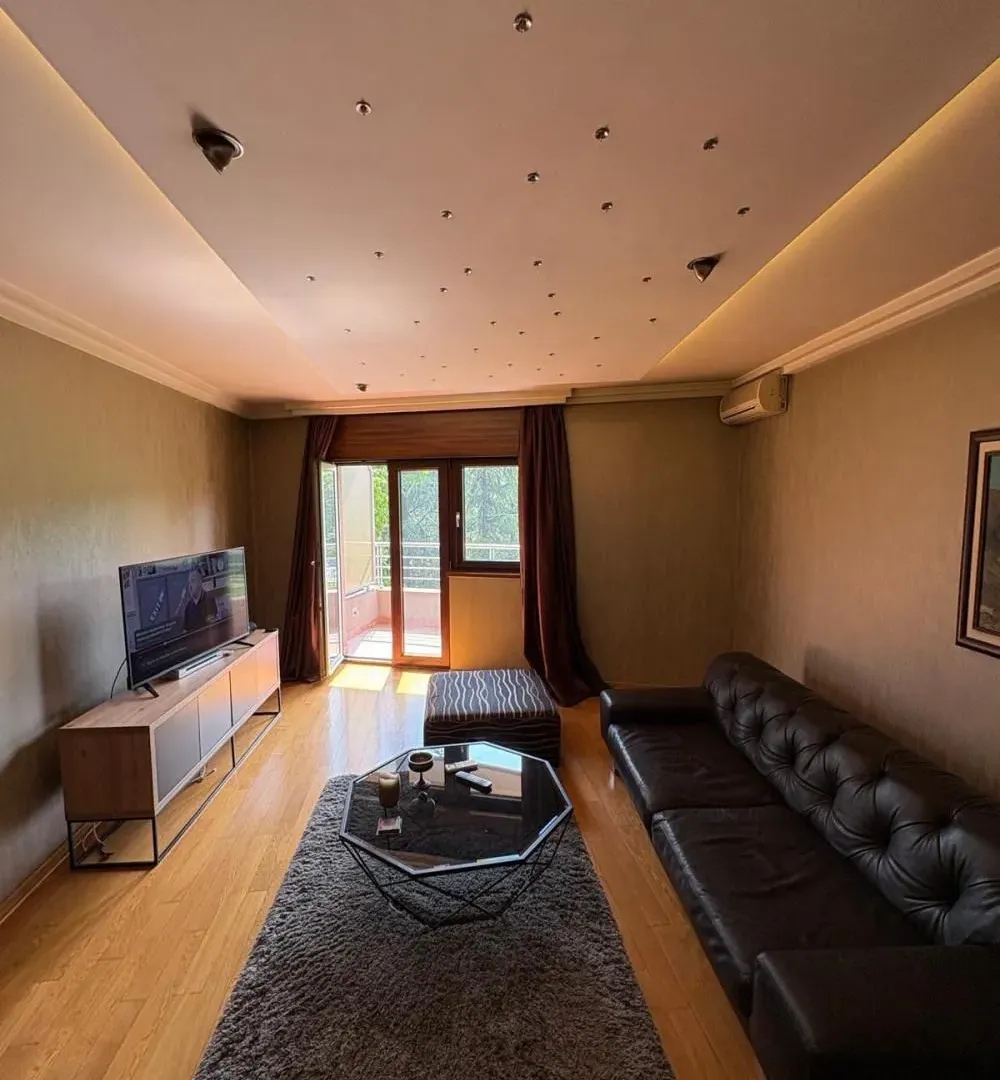 Izdavanje, dvosoban stan, 64m², Vračar Hram, Vračar Sve Podlokacije