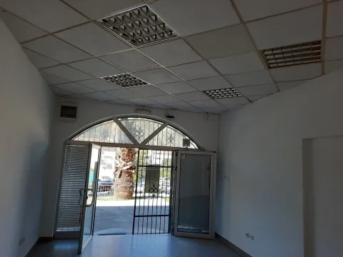 Izdavanje, poslovni prostor, 30m², Dobrota, Kotor - image 1