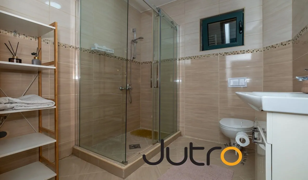 Izdavanje, kuća, 130m², Podgorica, Crna Gora