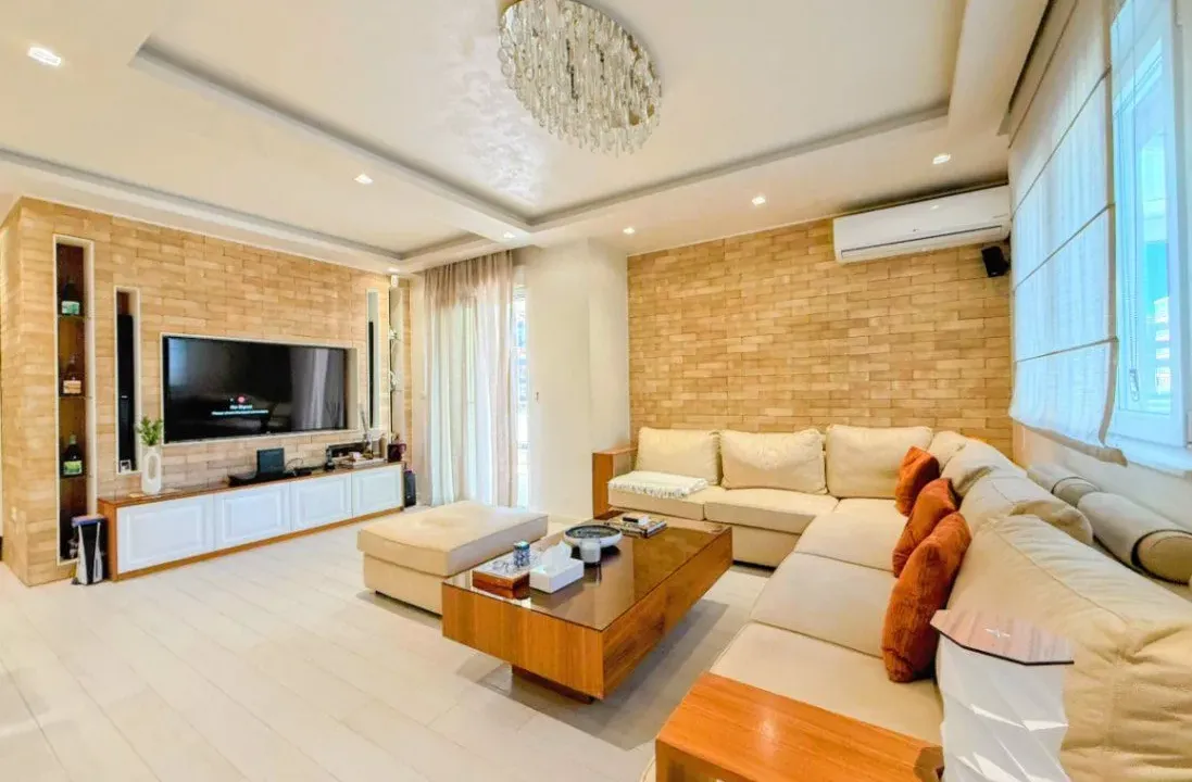 Sale, three bedroom apartment, 180m², City Kvart, Podgorica