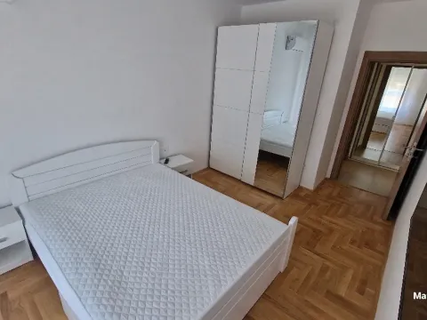 Izdavanje, dvosoban stan, 70m², Radanovići, Kotor - image 9