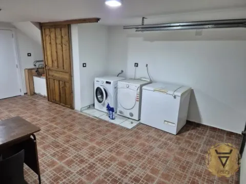 Izdavanje, kuća, 220m², Zemun Sve Podlokacije, Beograd - image 17