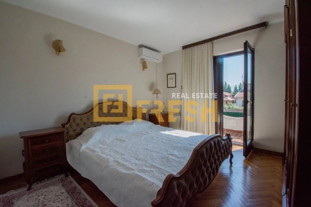 Prodaja, kuća, 250m², Tološi, Podgorica