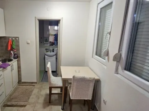 Izdavanje, garsonjera, 28m², Blok 5, Podgorica - image 4