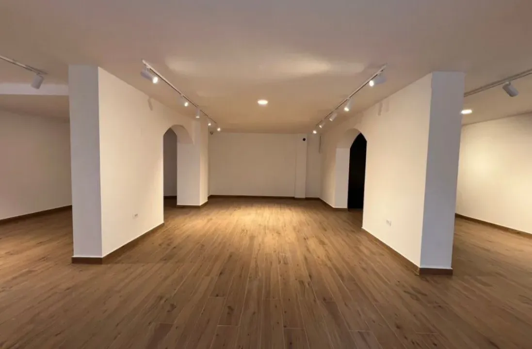 Prodaja, poslovni prostor, 130m², Gospoština, Budva