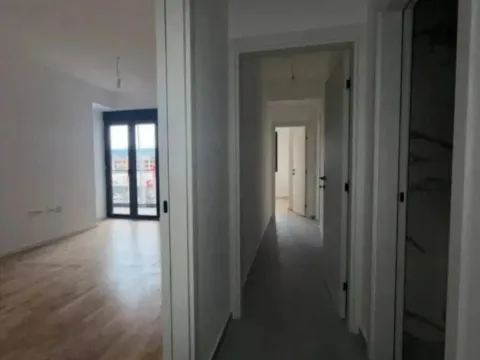 Prodaja, trosoban stan, 83m², Stari Aerodrom, Podgorica - image 4