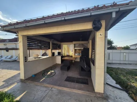 Prodaja, kuća, 248m², Surčin, Beograd - image 15